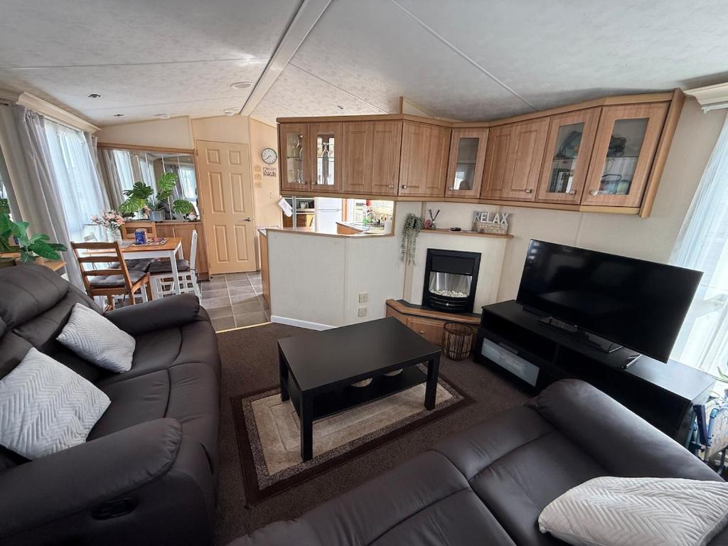 Meadow Lakes 82 - Golden Palm Resort - Meadow Lakes Caravan Hire, Chapel Saint Leonards