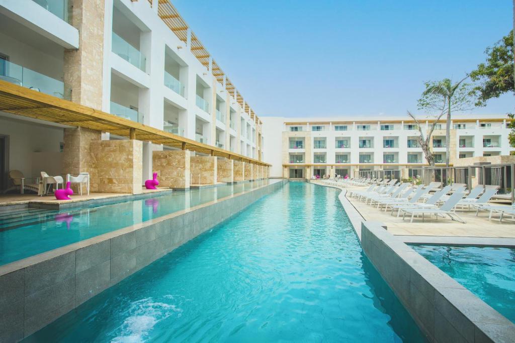 スイミングプール