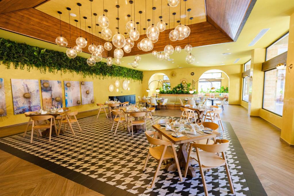 Restaurant, Caribe Deluxe Princess - All Inclusive in Punta Cana
