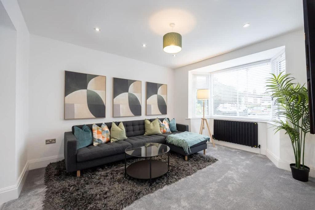 The Wilmslow House Free Parking - Close to Airport, Alderley Edge