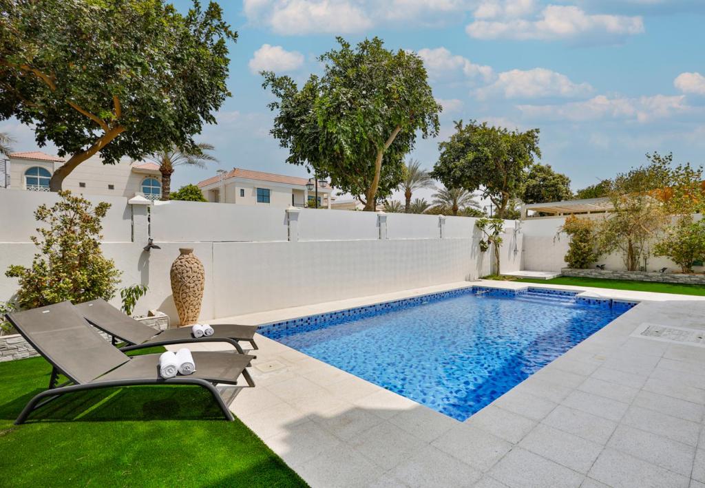 5BR & Maids Room with Private Pool in The Aldea, The Villa - Allsopp & Allsopp, Dubaj