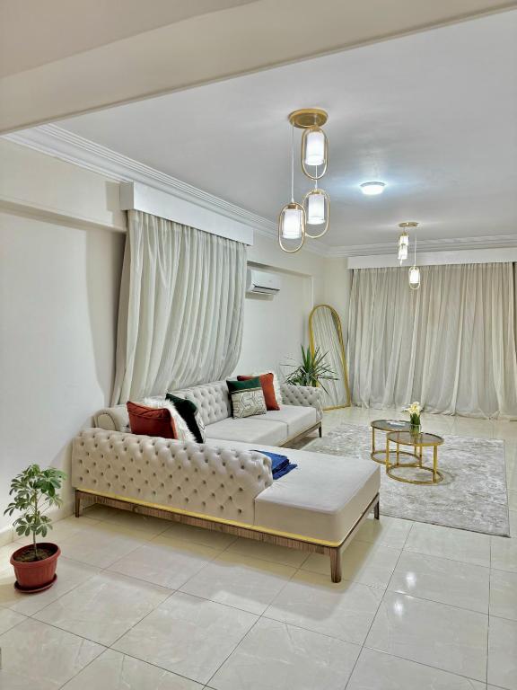 Apartment 1 3 BDR modern & central apartment, Káhira