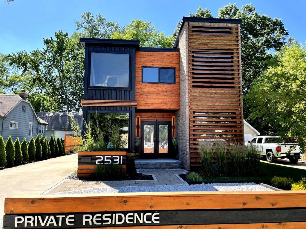 Container Dwelling, Royal Oak