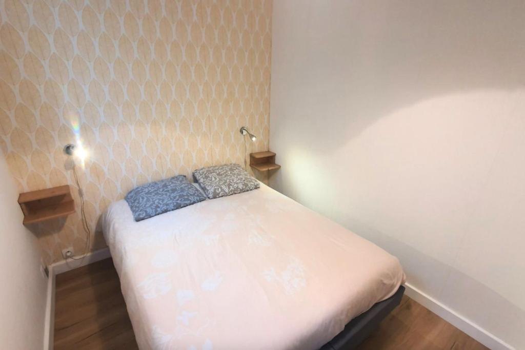 Charming apartment just steps from the beach - 4