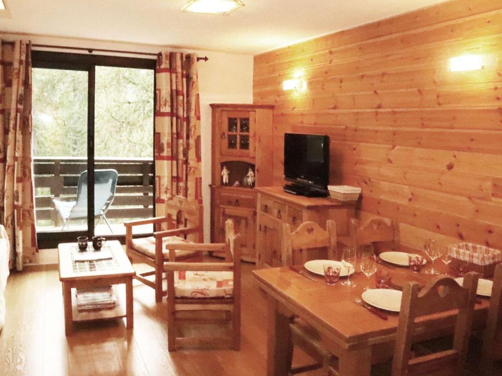 Appartement calme 3 pièces, proche centre et pistes, vue forêt - FR-1-322-682 - 1