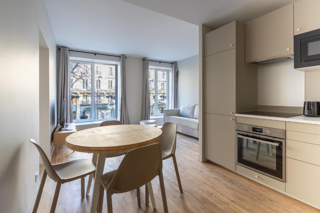 Modern Open-Air Apartment near Montmartre - 2