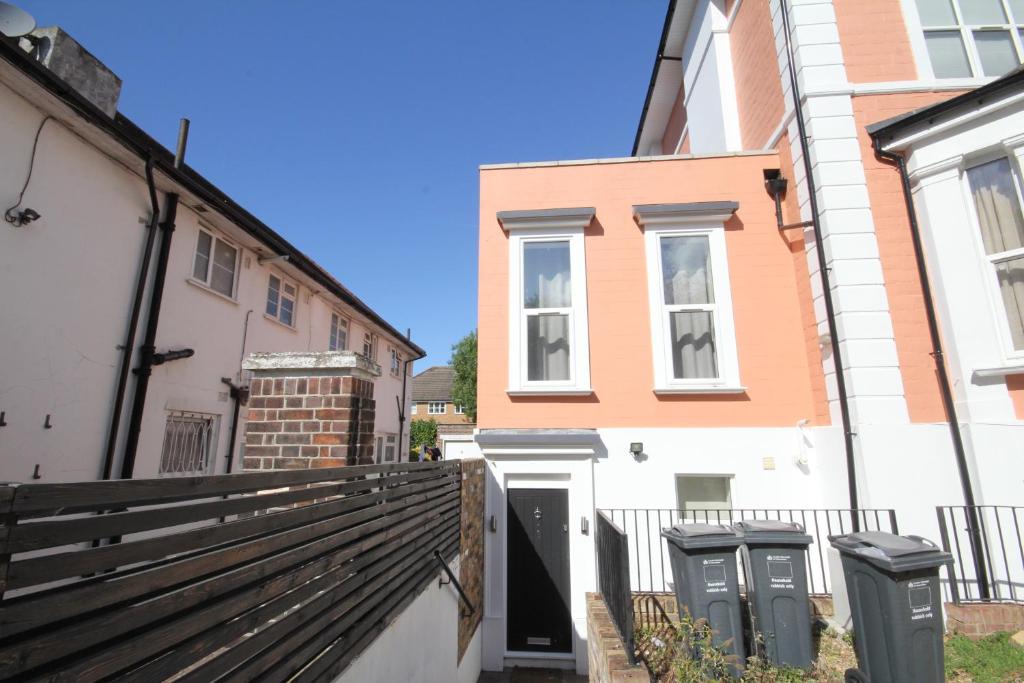 Osterley Mews, Hounslow