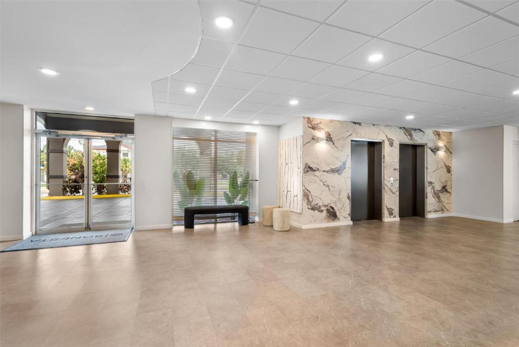 Sonesta Essential Orlando의 리노베이션 된 현대적인 객실 이미지