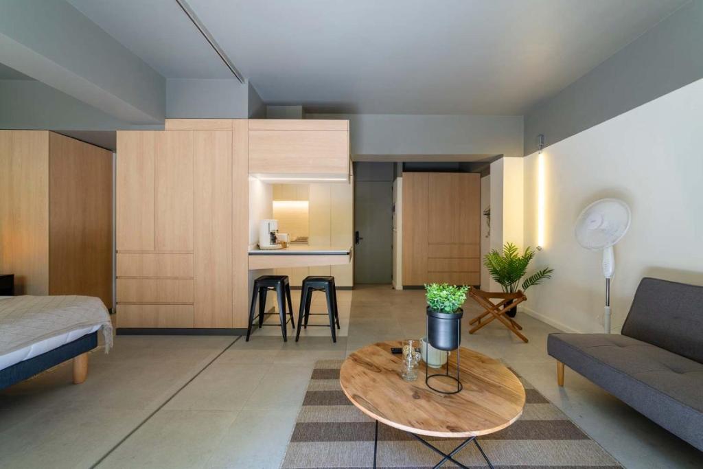 Stay in Comfort Just Steps Away from Bellavista - 2