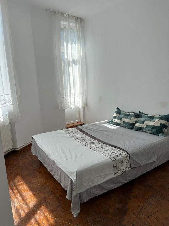 D&D Apartment 13, Bukurešť