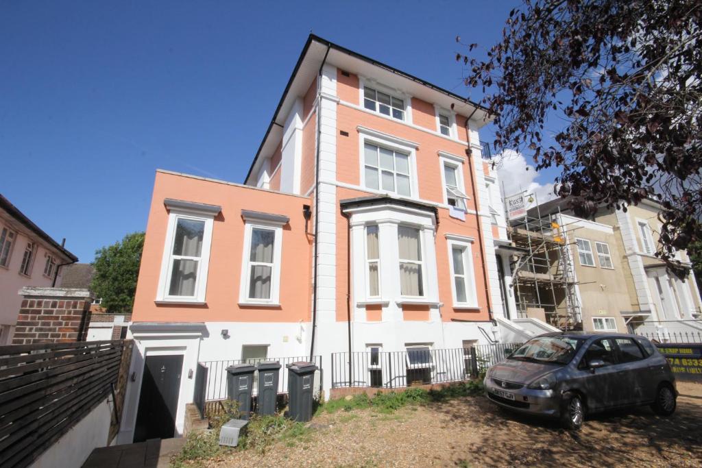 Osterley Place - Apt B, Hounslow