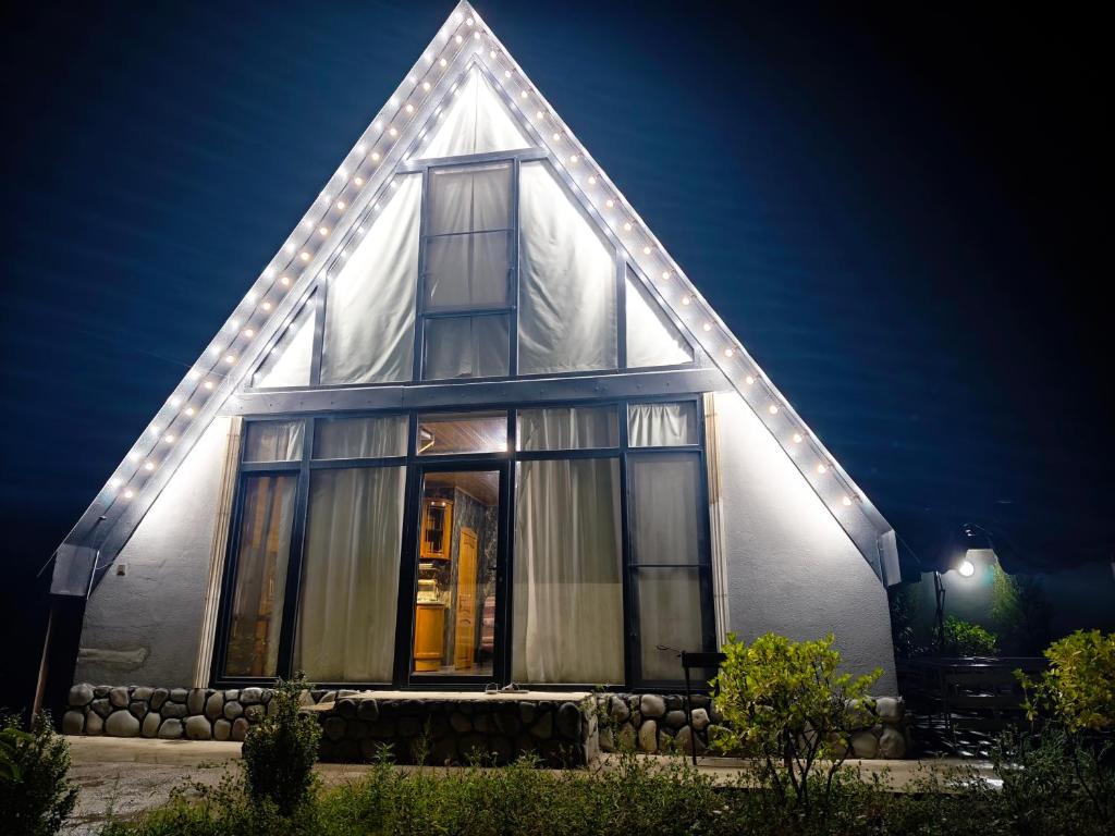 Guba A-frame near forest & lake, İkinci Nügǝdi