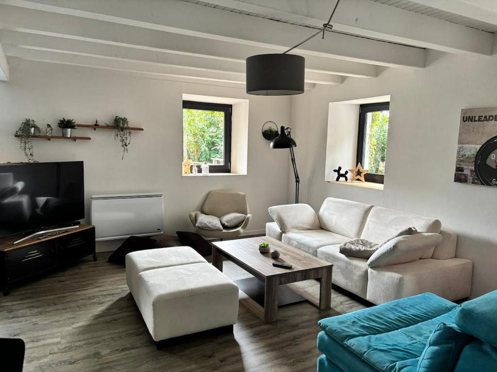 Maison en lisière de forêt 거실 및 주방