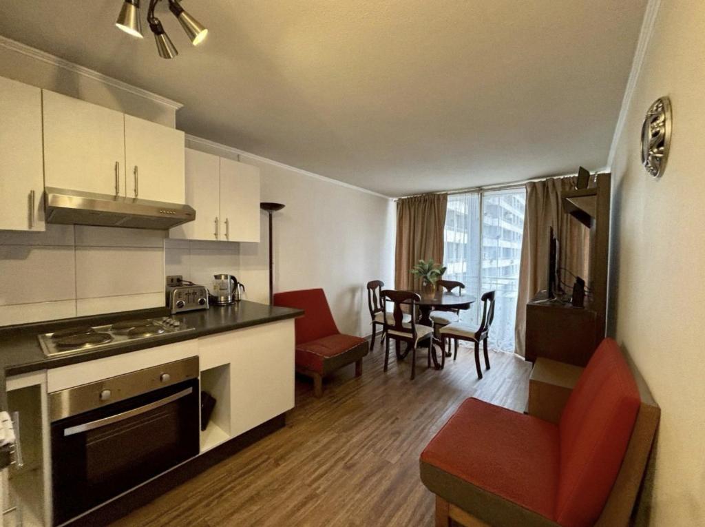 Departamento comodo , Dos habitaciones , A pasos del metro ecuador , teletón cerca, Santiago