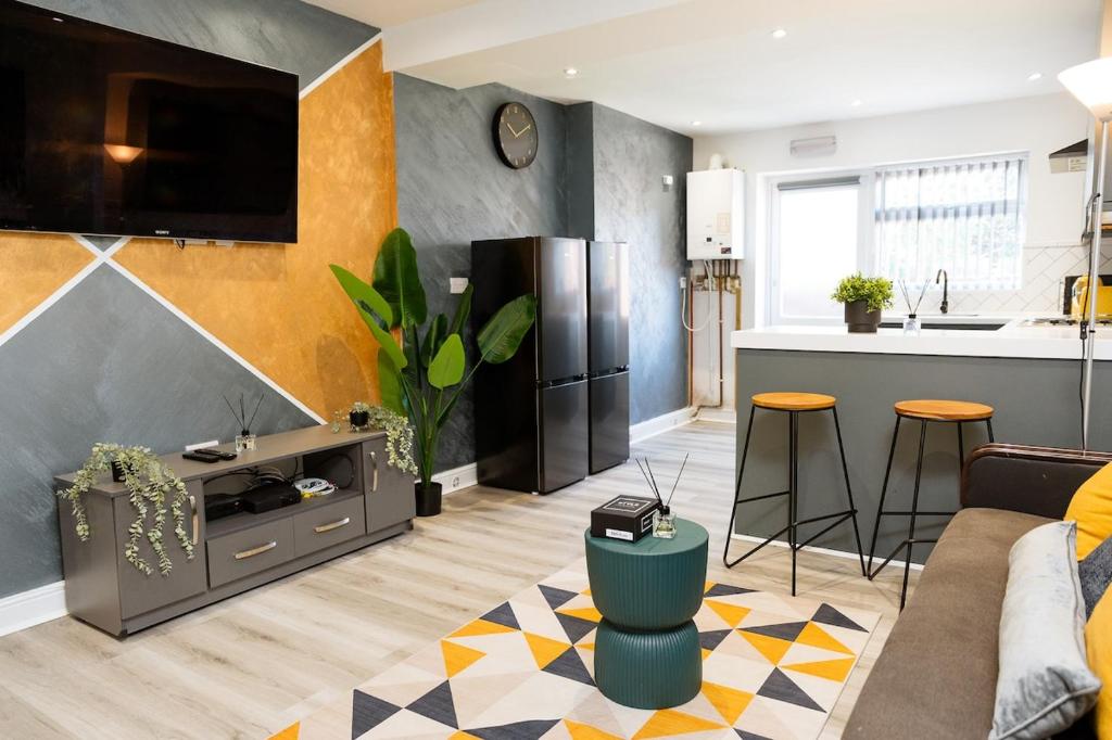 Contractor, Professional and Family Stays near Coventry University, City Centre & Hospital, Coventry