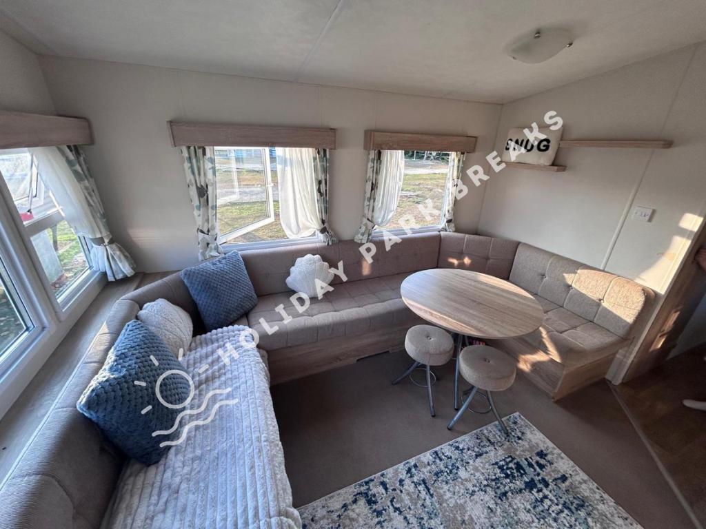 Cosy Cove at Seal Bay - 2 Bedroom Holiday Home on White Horse, Selsey