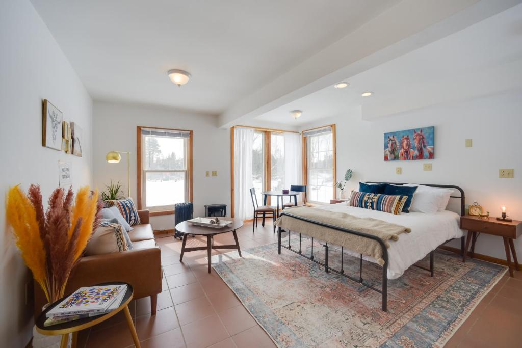 Cozy Studio on Secluded 55 Acres with Fire Pit!, Greenfield Center