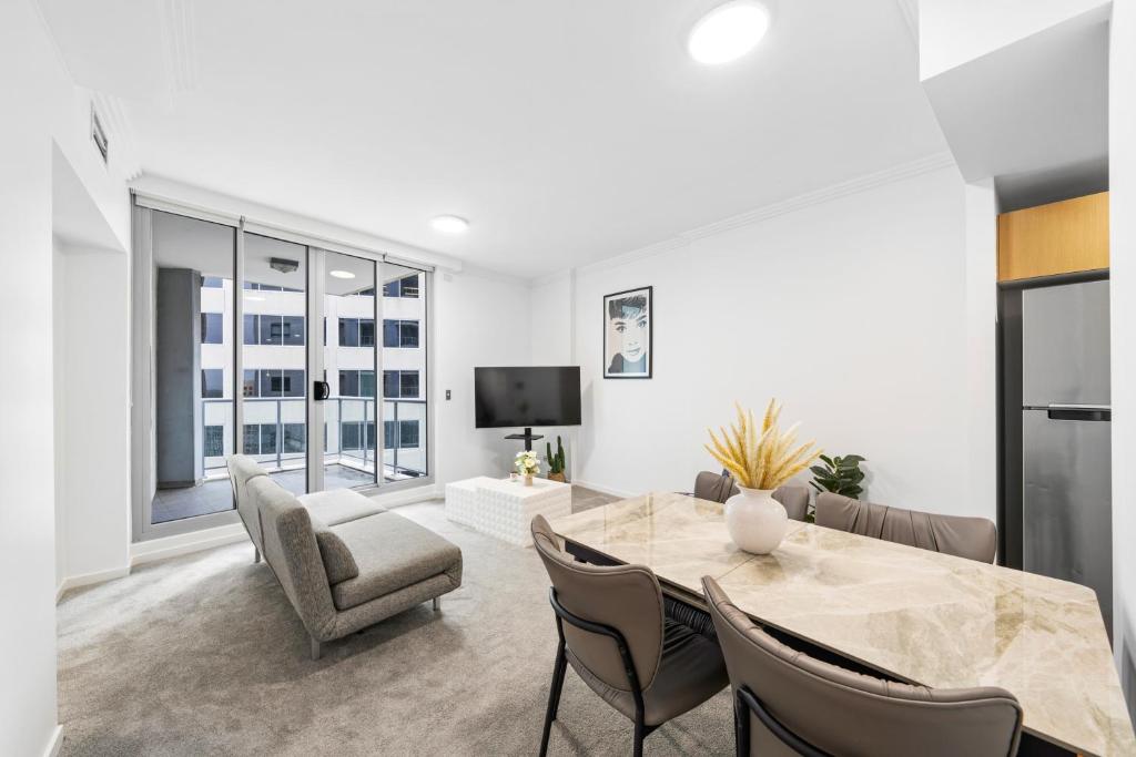 Vibrant 2BR Apt in the heart of city & Central, Sydney