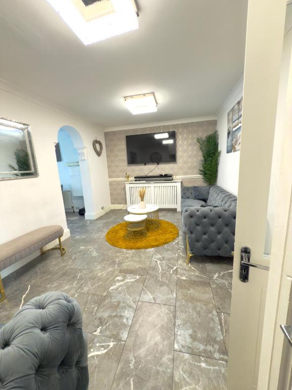 Stylish Stay Near Everything, Dagenham