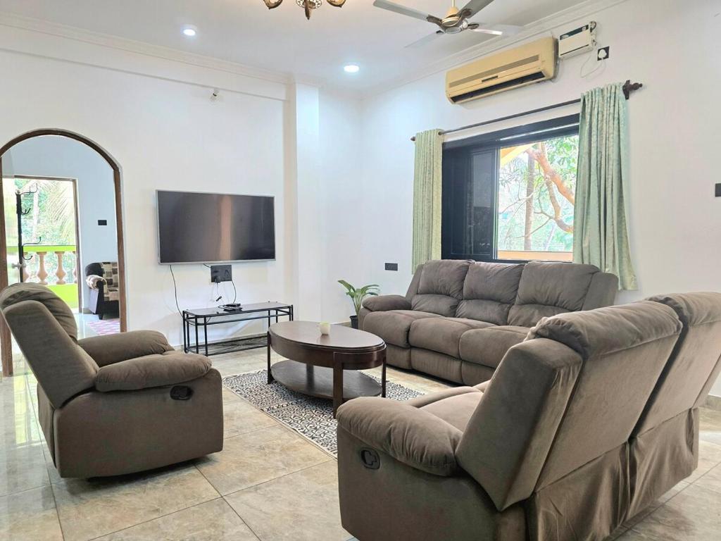 3 BHK Apartment with swimming pool, Jāmb