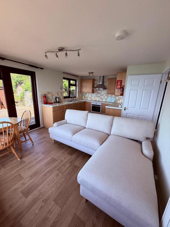 Cliff top chalet with stunning ocean views, Antony