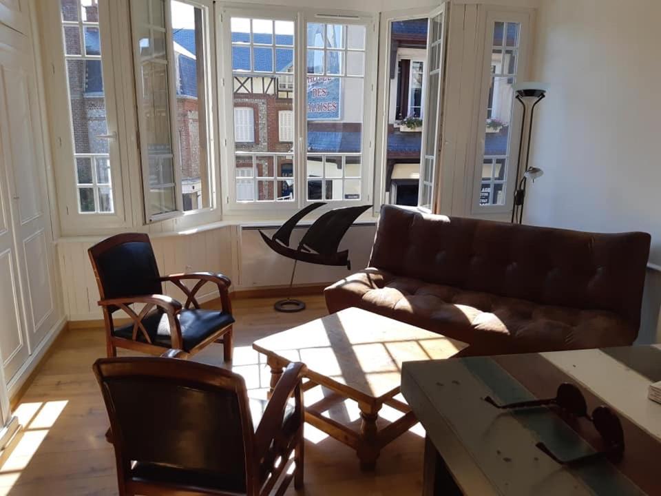 Le marché couvert, Étretat