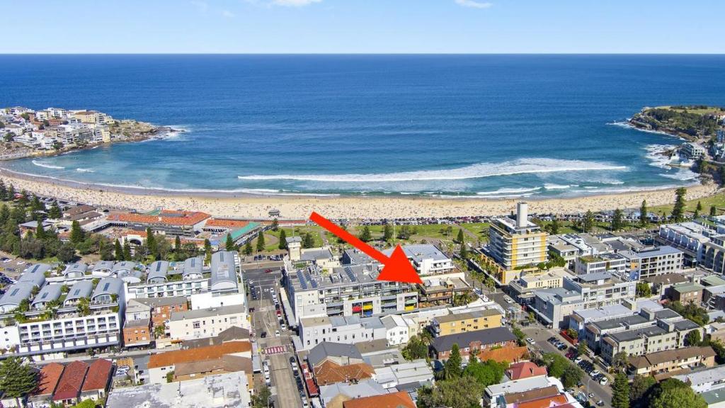 Bondi Ocean Views, Parking, 1 min to Beach, Sydney