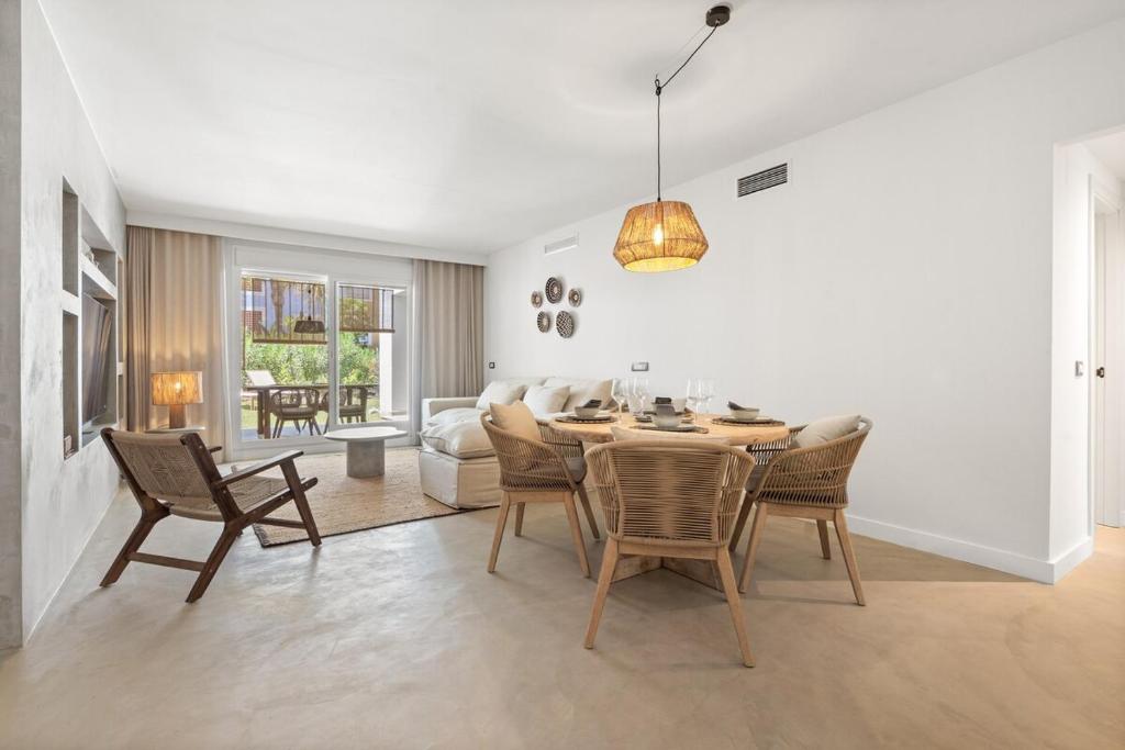 Stylish ground floor Apartment with Garden RDR511, Estepona