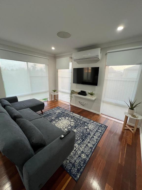 Baldivis Home Close to IGA, CAFE, Restaurants, 15 mins to beach, Baldivis