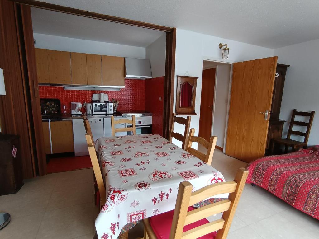 Studio spacieux proche pistes, animaux et parking - FR-1-445-63 - 1