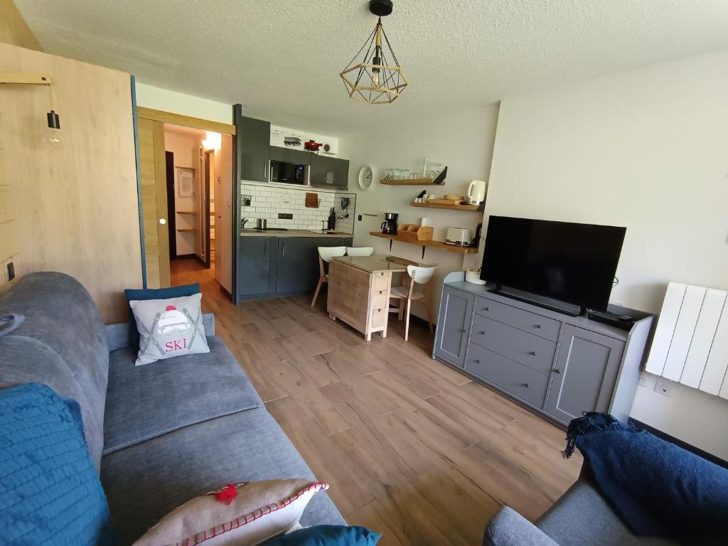 Studio rénové pour 4 pers, accès pistes, avec balcon, parking - FR-1-445-187 - 1