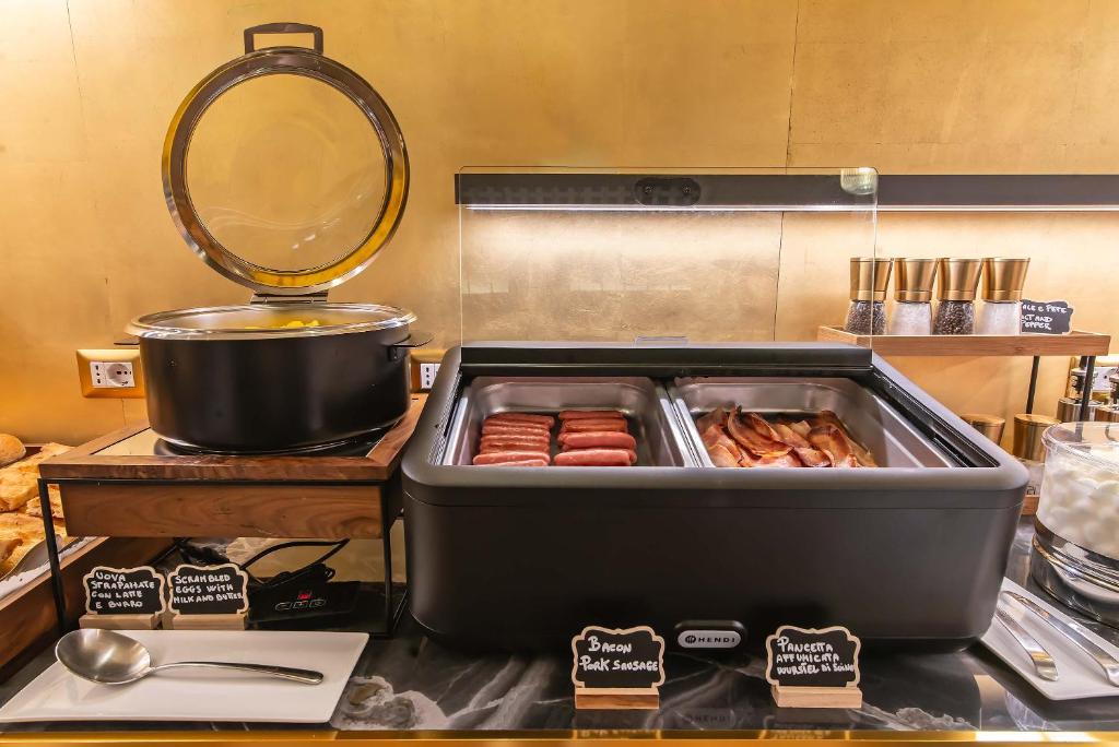 Hotel Accademia — Restaurant & bars in Rome, Lazio