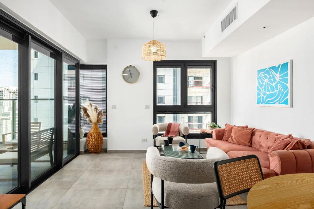 O&O Group - 3BR Skyline Retreat on the 24th Floor, Bat Jam