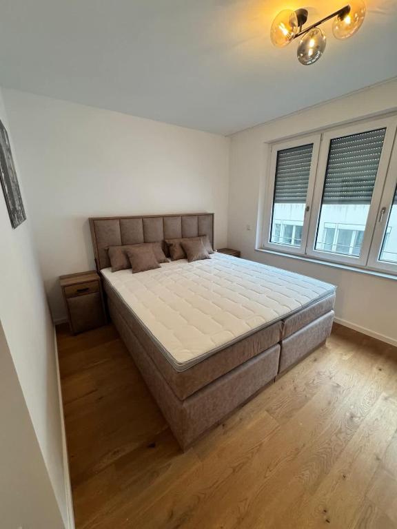 GoldenKey-Suites - Luxury Suite 'Augsburger Dom' - New spacious Apartment in the Heart of Augsburg - At Town Hall Square - 3