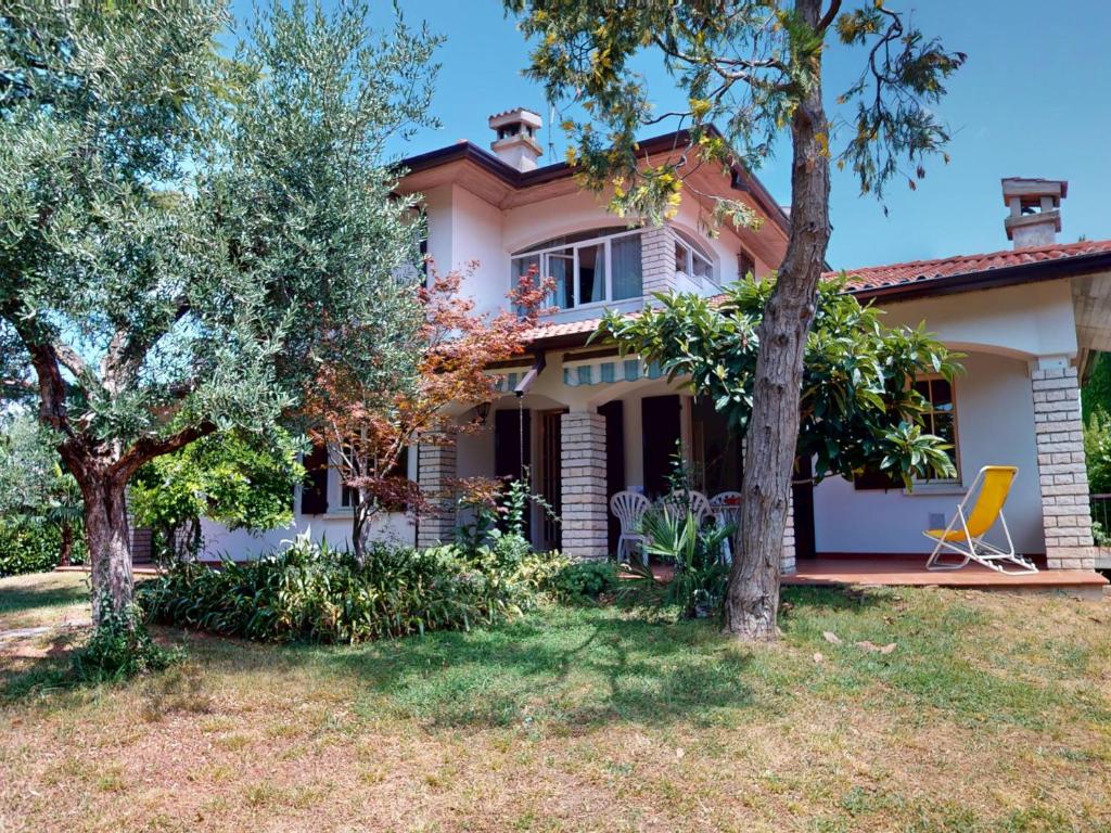 Valentine Lakeside Villa by Bookinggardalake - 2
