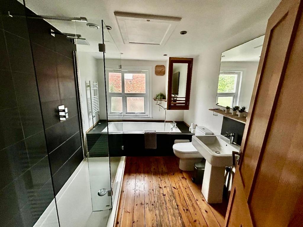 Nomi Homes - Okehampton Place - Exeter - Sleeps 7, Exeter