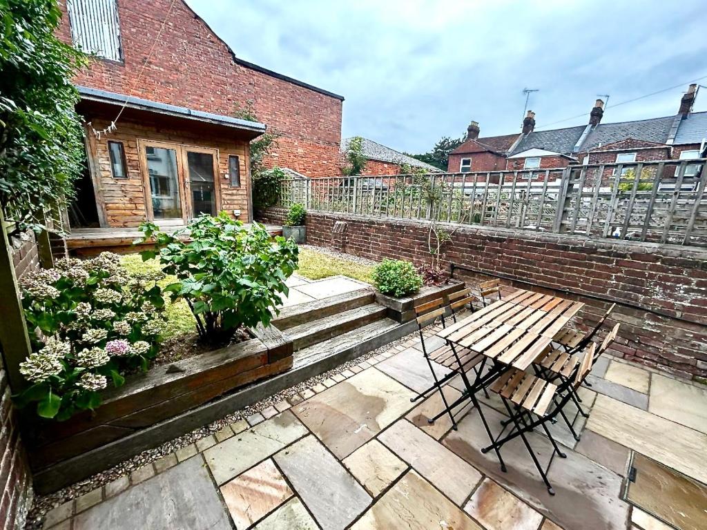 Nomi Homes - Okehampton Place - Exeter - Sleeps 7 - photo 4