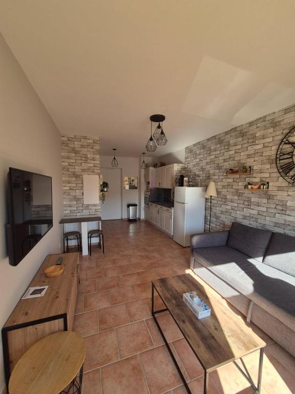 Appartement T2 avec terrasse, Port-Saint-Louis-du-Rhone