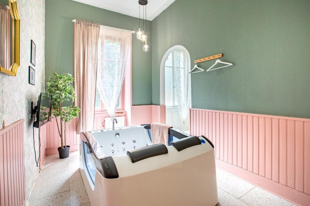 By OZC IMMO, La Suite Royal Room, Jacuzzi - 4