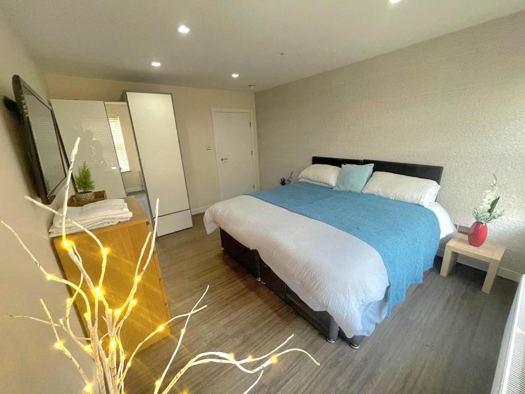 1BR Apt 2min walk from metro & 10min drive Heathrow, Cranford