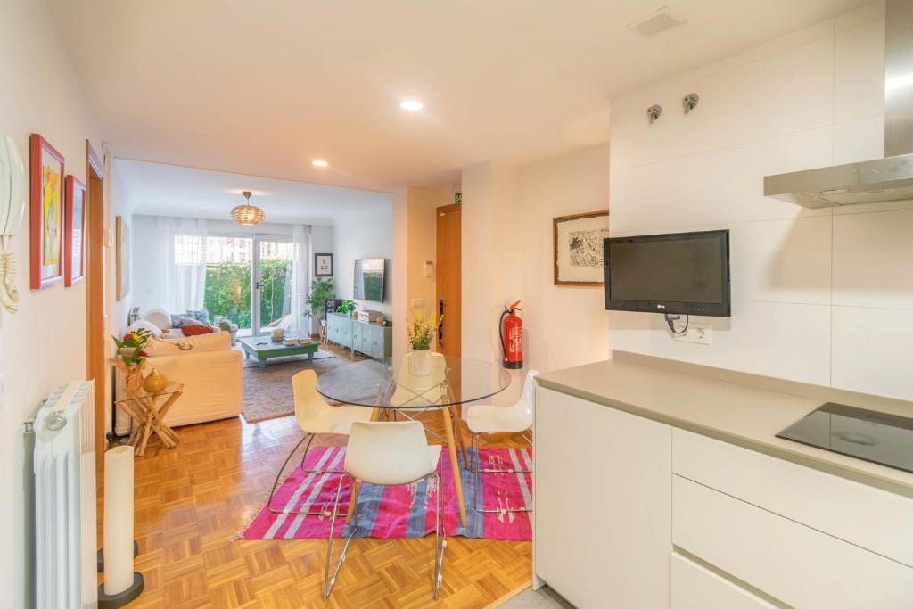 Encantadora habitación en apartamento con terraza - 5