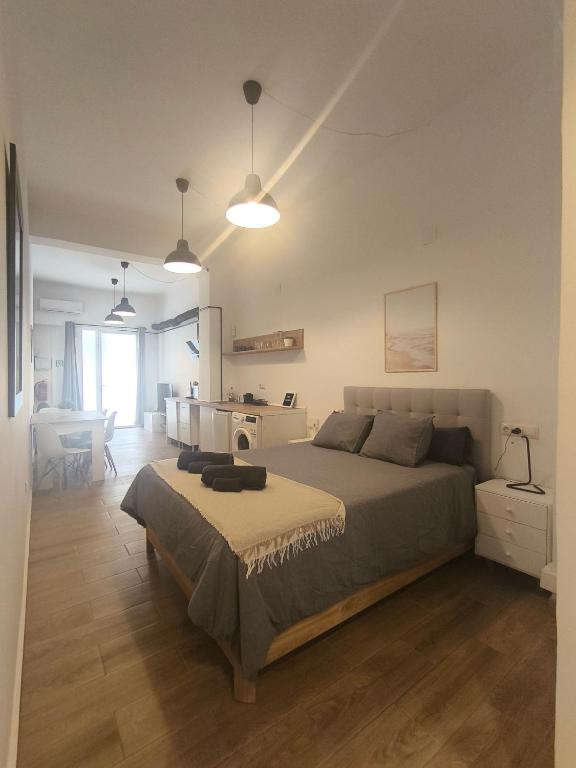 Central Cozy Ground Floor Studio - 2