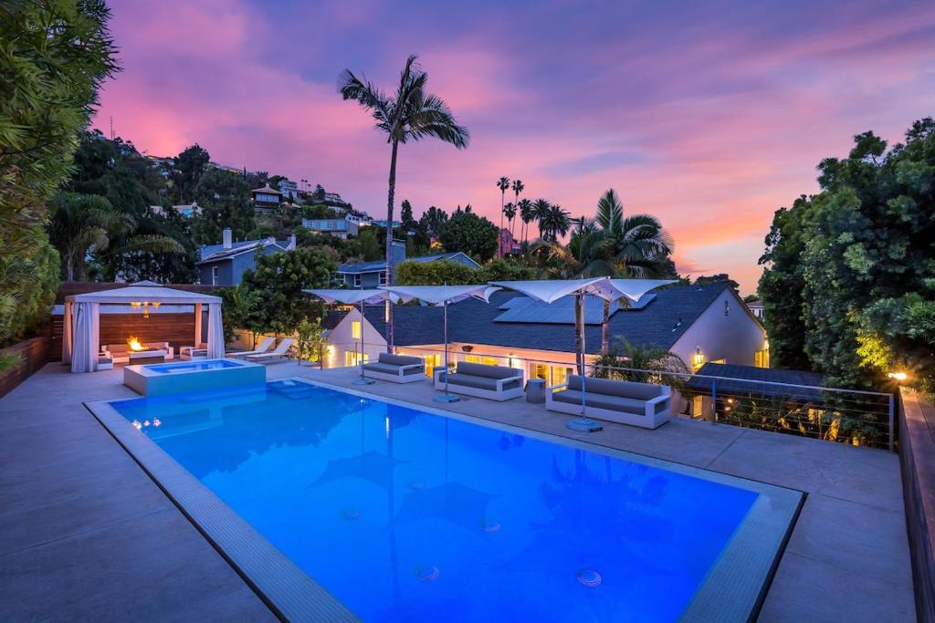 Sunset Strip 5 Star Location w Pool Jacuzzi Cabana BBQ, Los Angeles