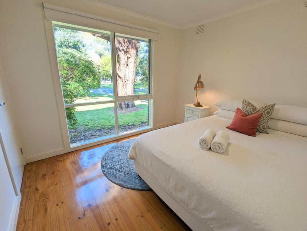Sandys Retreat, wineries, sanctuary, pets, main st, Healesville