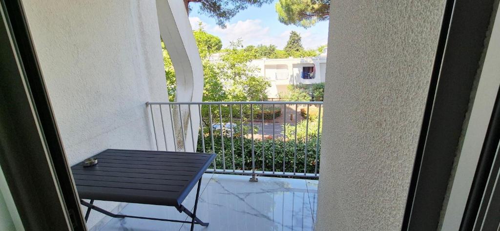 Studio 7 mn mer, refait neuf, cosy, parking, piscine - 2