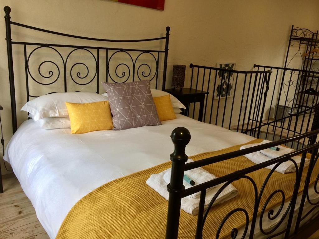 Coach House Studio, quiet, rural, pet friendly, Probus, Probus