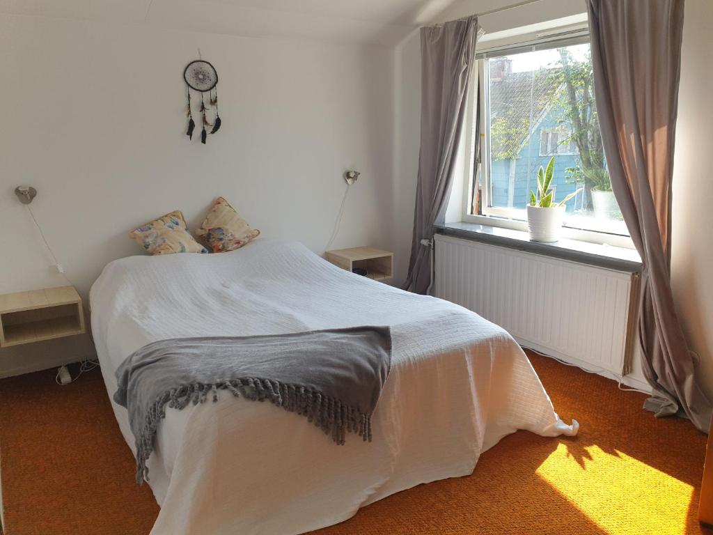 Cozy apt in 50s villa 10 min tram ride to city, Gothenburg