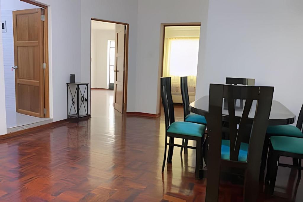 P2 Amplio Dpto Familiar a Minutos del Parque Kennedy, Malecon y Larcomar - 2