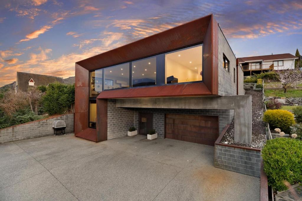 Modern Muse, Queenstown