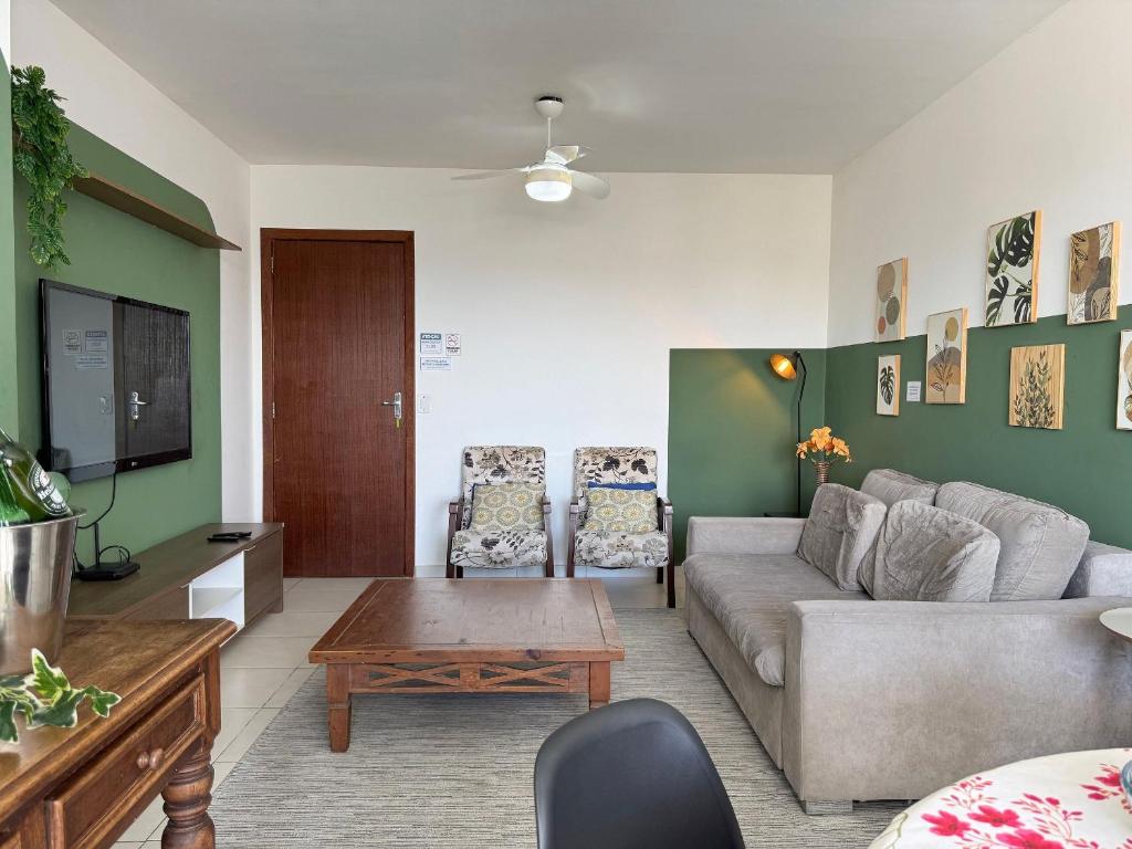 Ap condomínio com piscina, 200m da praia | ROTR206, Rio das Ostras